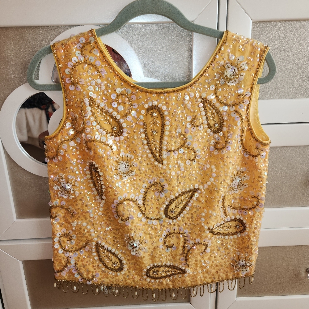 VTG embroidered top. Size S/M. Yellow. HARILELA'S. sequined, bids. Sleeveless.